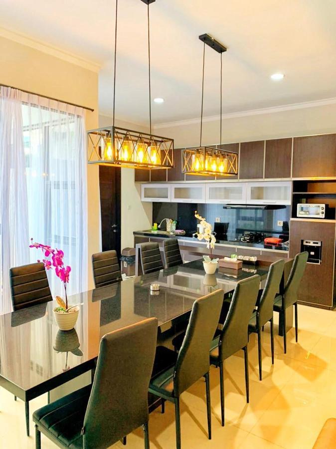 Platinum Setrasari Guest House 5Br Private Pool Bandung Bagian luar foto