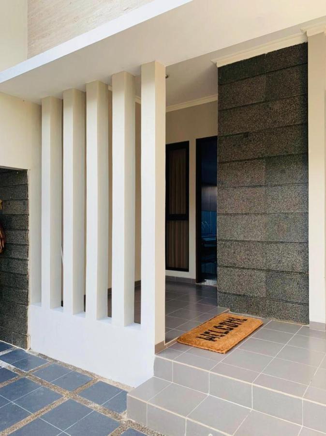 Platinum Setrasari Guest House 5Br Private Pool Bandung Bagian luar foto