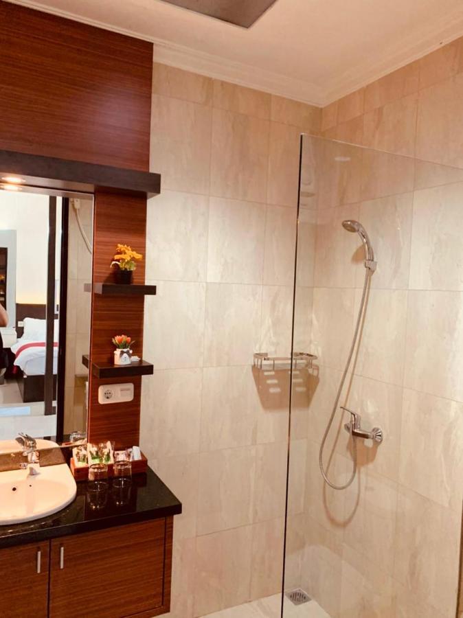 Platinum Setrasari Guest House 5Br Private Pool Bandung Bagian luar foto