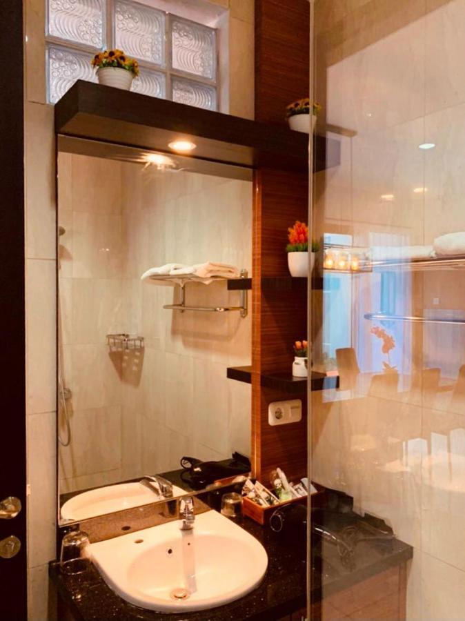 Platinum Setrasari Guest House 5Br Private Pool Bandung Bagian luar foto