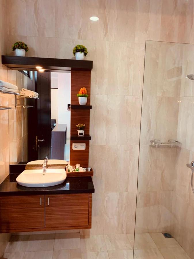 Platinum Setrasari Guest House 5Br Private Pool Bandung Bagian luar foto