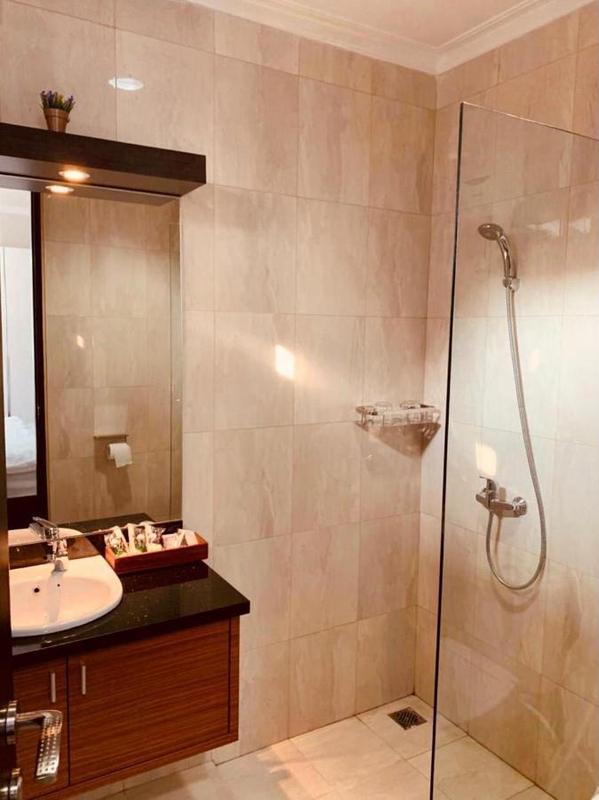 Platinum Setrasari Guest House 5Br Private Pool Bandung Bagian luar foto